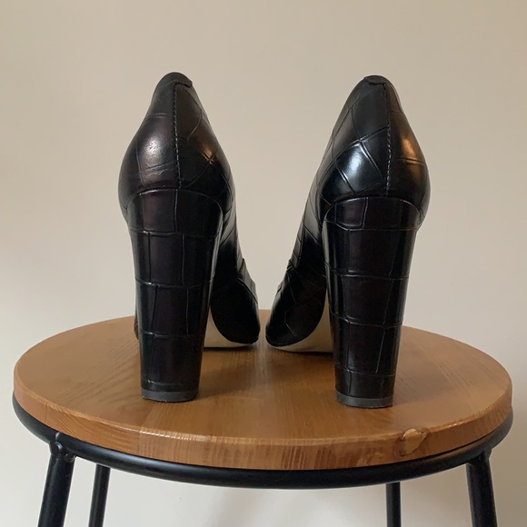 B Brian Atwood croc embossed leather pumps - Picture 5 of 6
